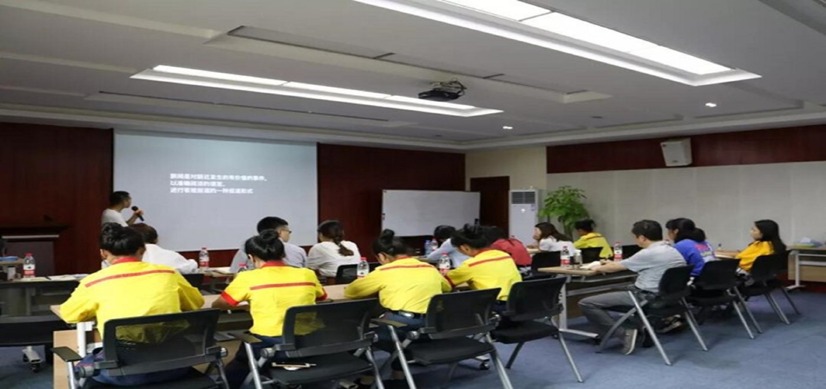 集團開展新聞寫作與拍攝培訓，為記者"加油充電"