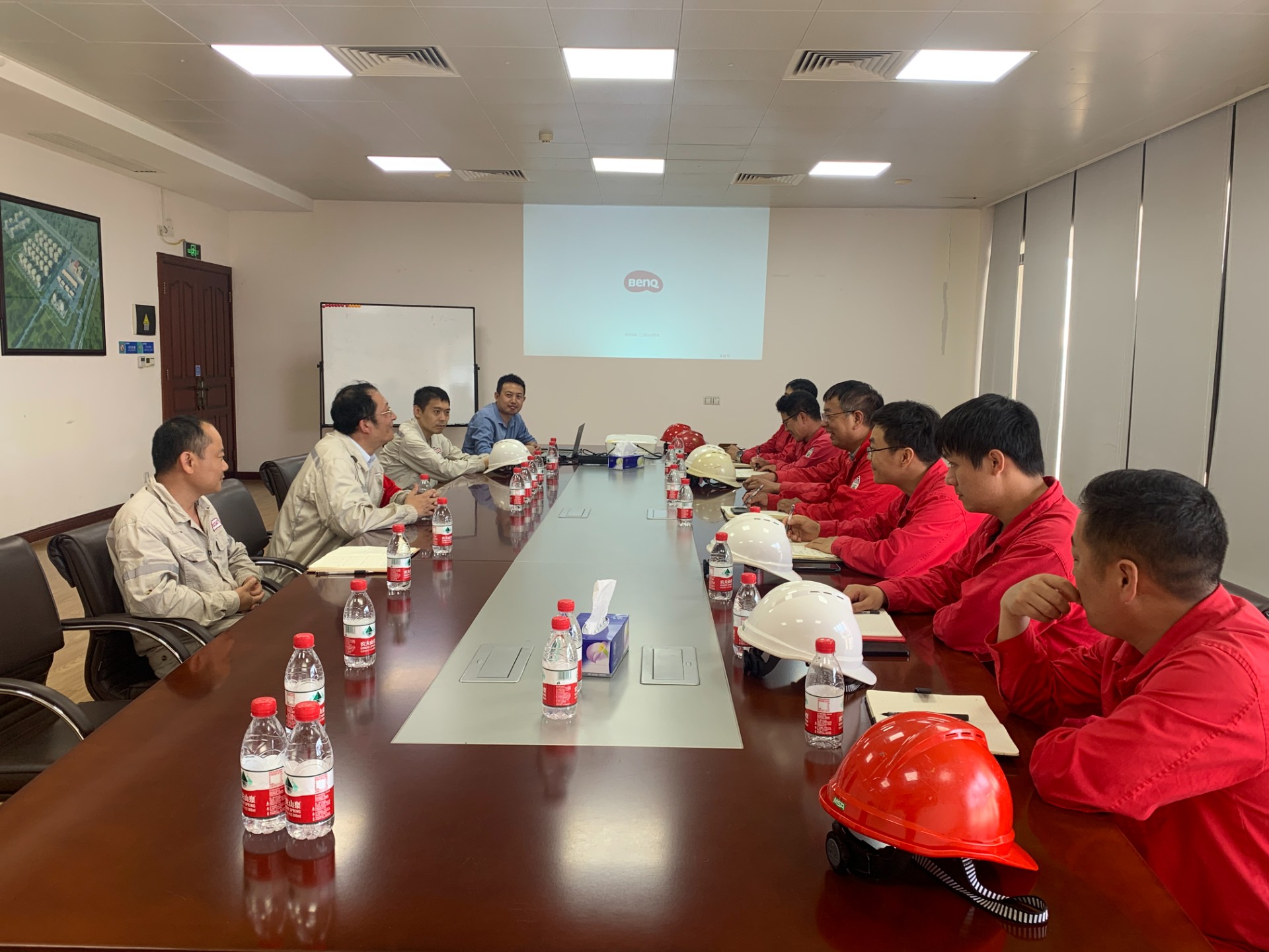 油庫主任呂為勇帶領管理干部前往惠州大亞灣美譽化工倉儲貿(mào)易有限公司進行學習